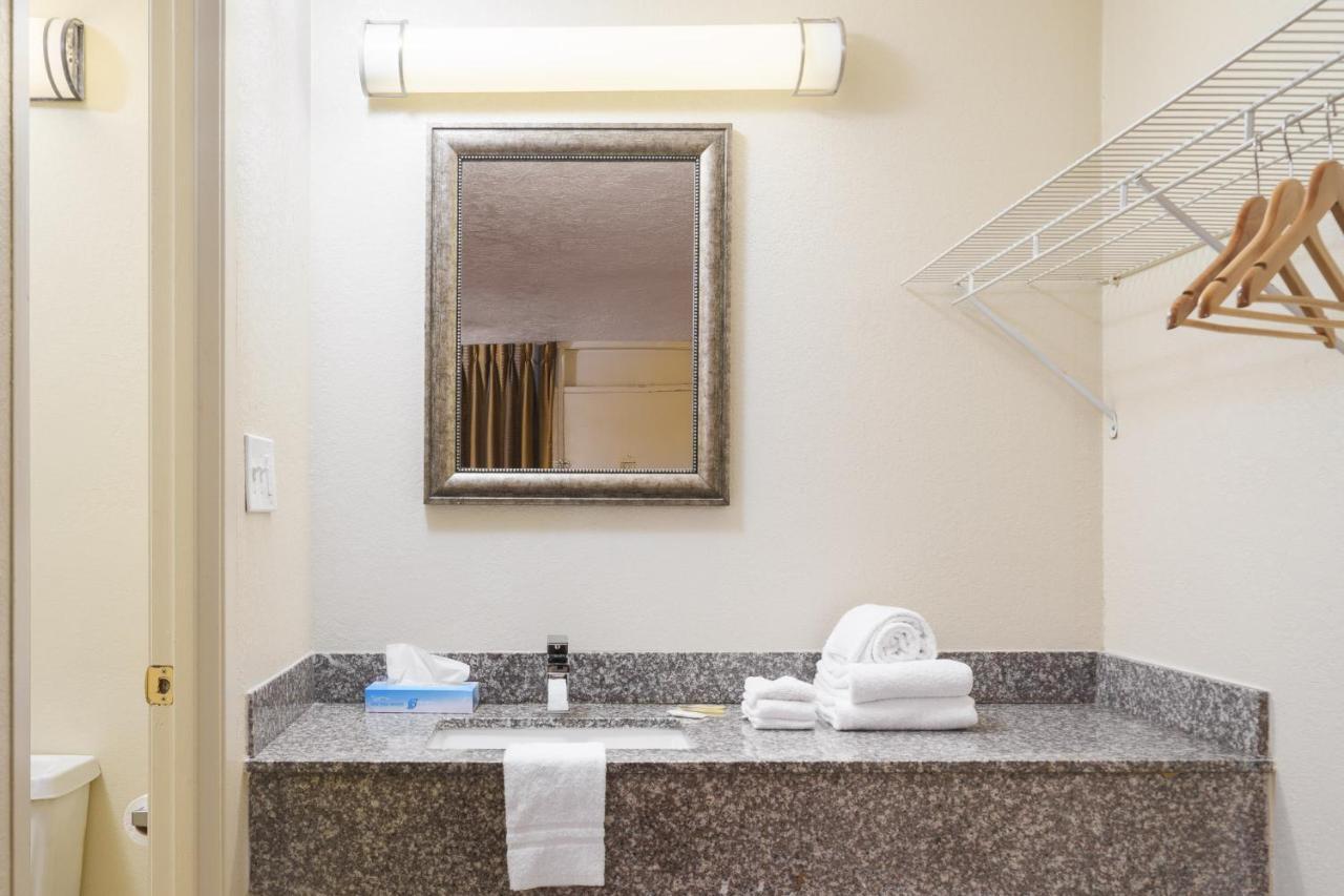 פיג'ן פורג' Americana Inn A Travelodge By Wyndham מראה חיצוני תמונה