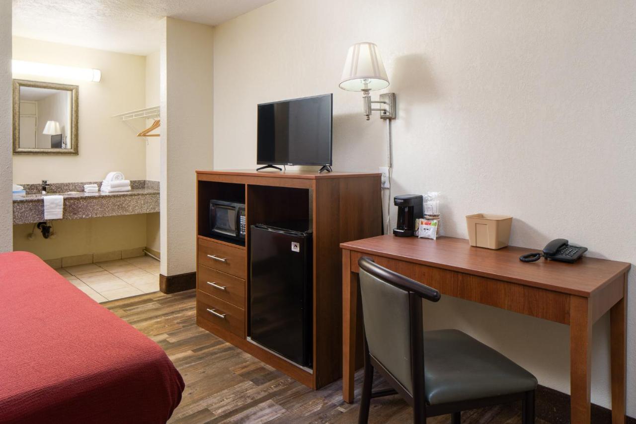 פיג'ן פורג' Americana Inn A Travelodge By Wyndham מראה חיצוני תמונה
