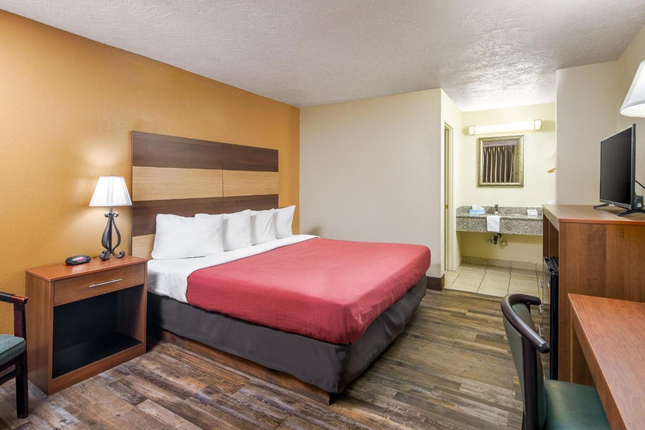 פיג'ן פורג' Americana Inn A Travelodge By Wyndham מראה חיצוני תמונה