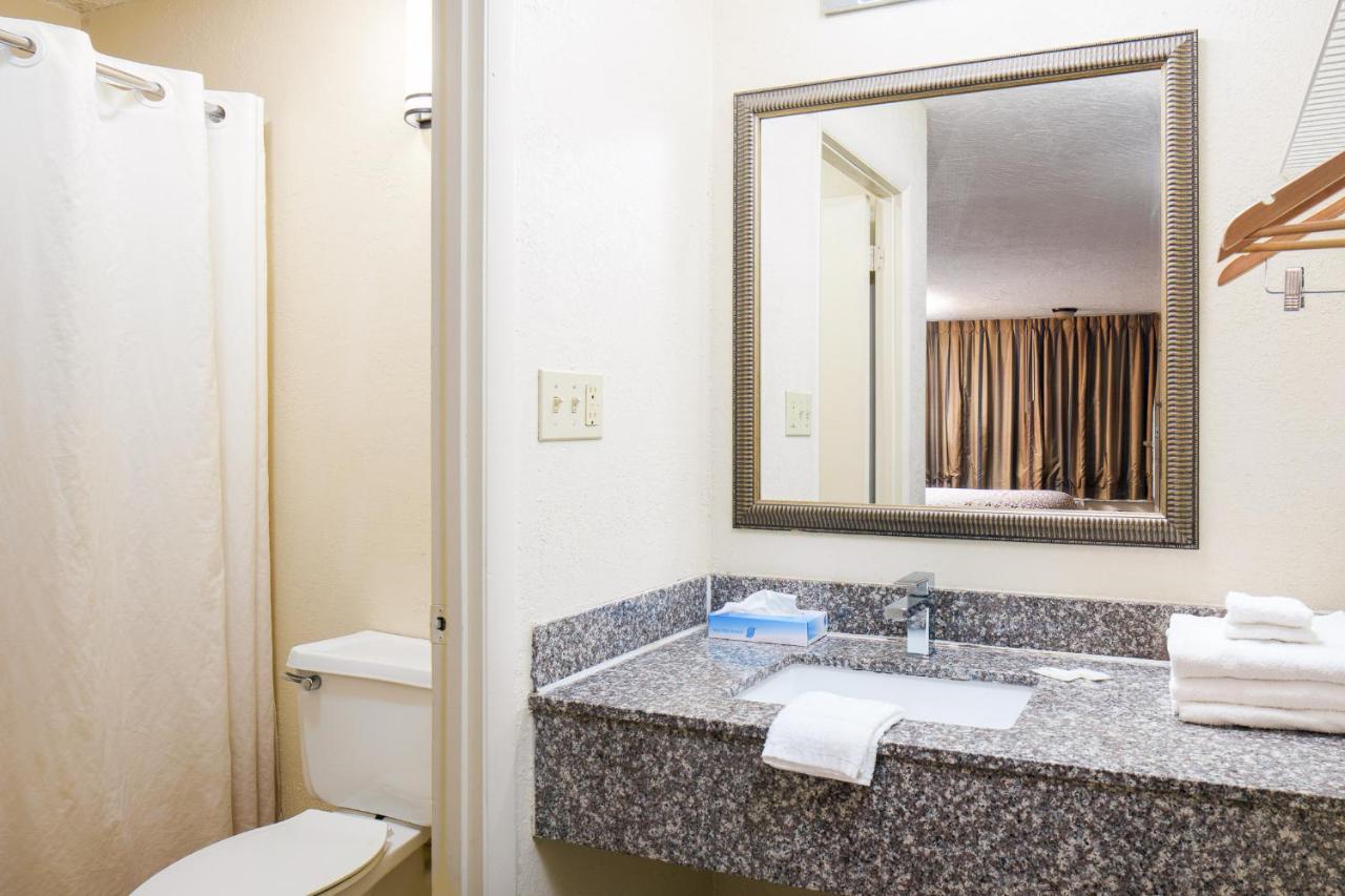 פיג'ן פורג' Americana Inn A Travelodge By Wyndham מראה חיצוני תמונה