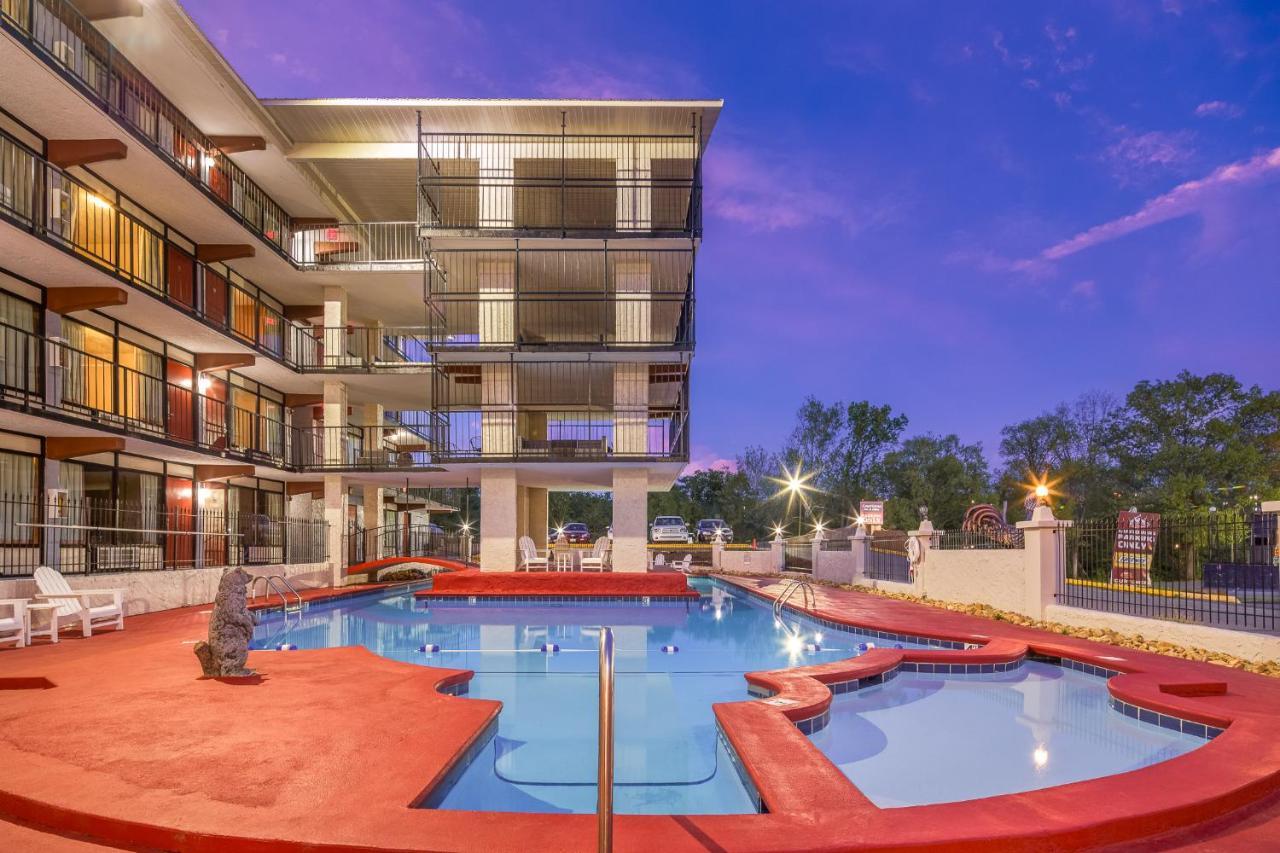פיג'ן פורג' Americana Inn A Travelodge By Wyndham מראה חיצוני תמונה