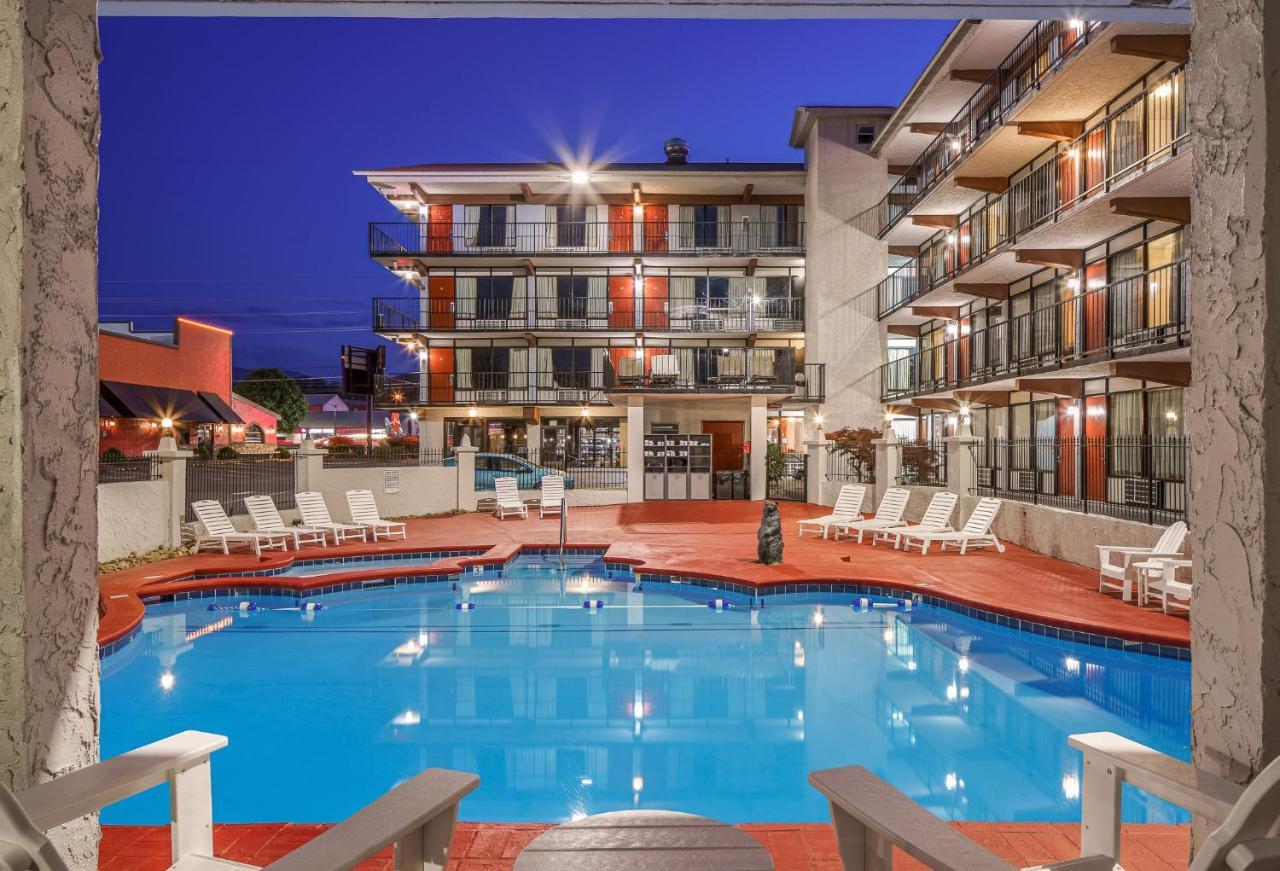 פיג'ן פורג' Americana Inn A Travelodge By Wyndham מראה חיצוני תמונה