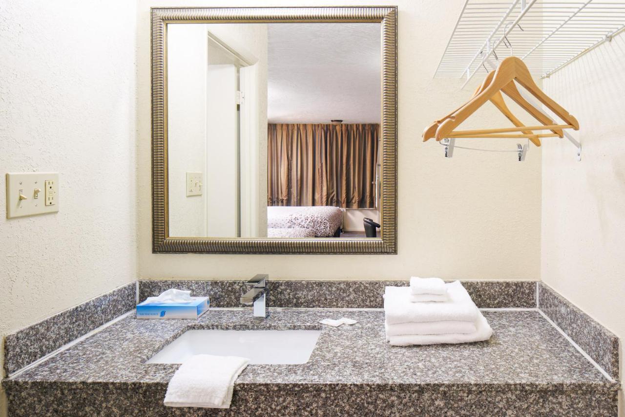 פיג'ן פורג' Americana Inn A Travelodge By Wyndham מראה חיצוני תמונה
