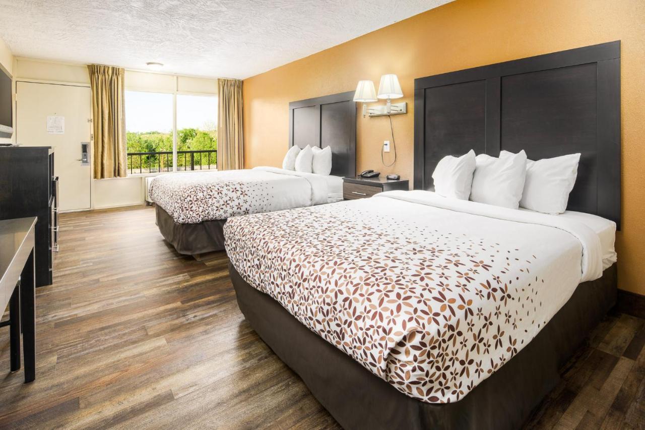 פיג'ן פורג' Americana Inn A Travelodge By Wyndham מראה חיצוני תמונה
