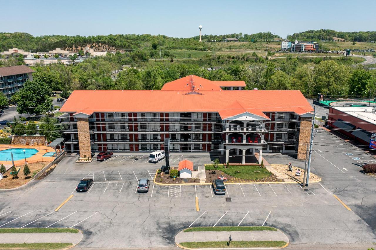 פיג'ן פורג' Americana Inn A Travelodge By Wyndham מראה חיצוני תמונה