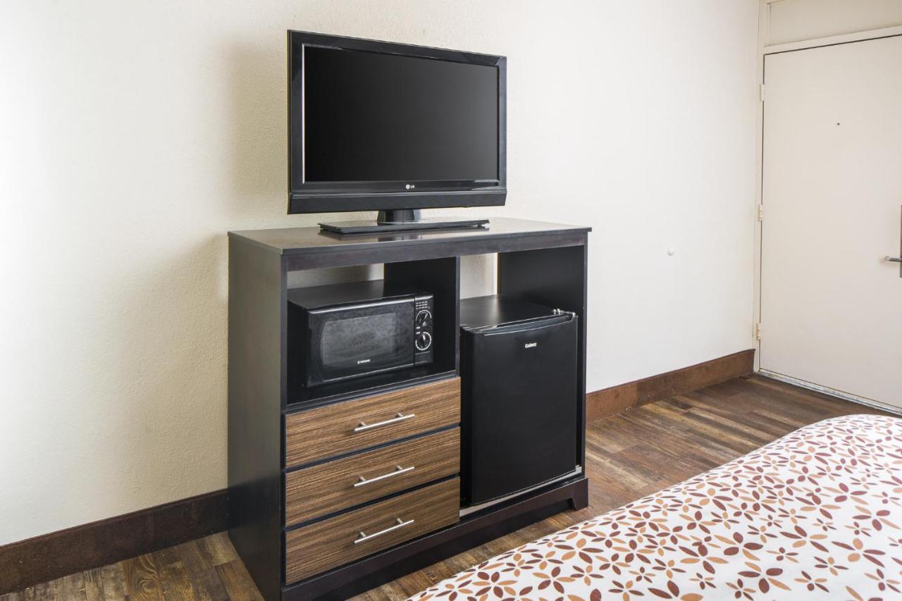 פיג'ן פורג' Americana Inn A Travelodge By Wyndham מראה חיצוני תמונה
