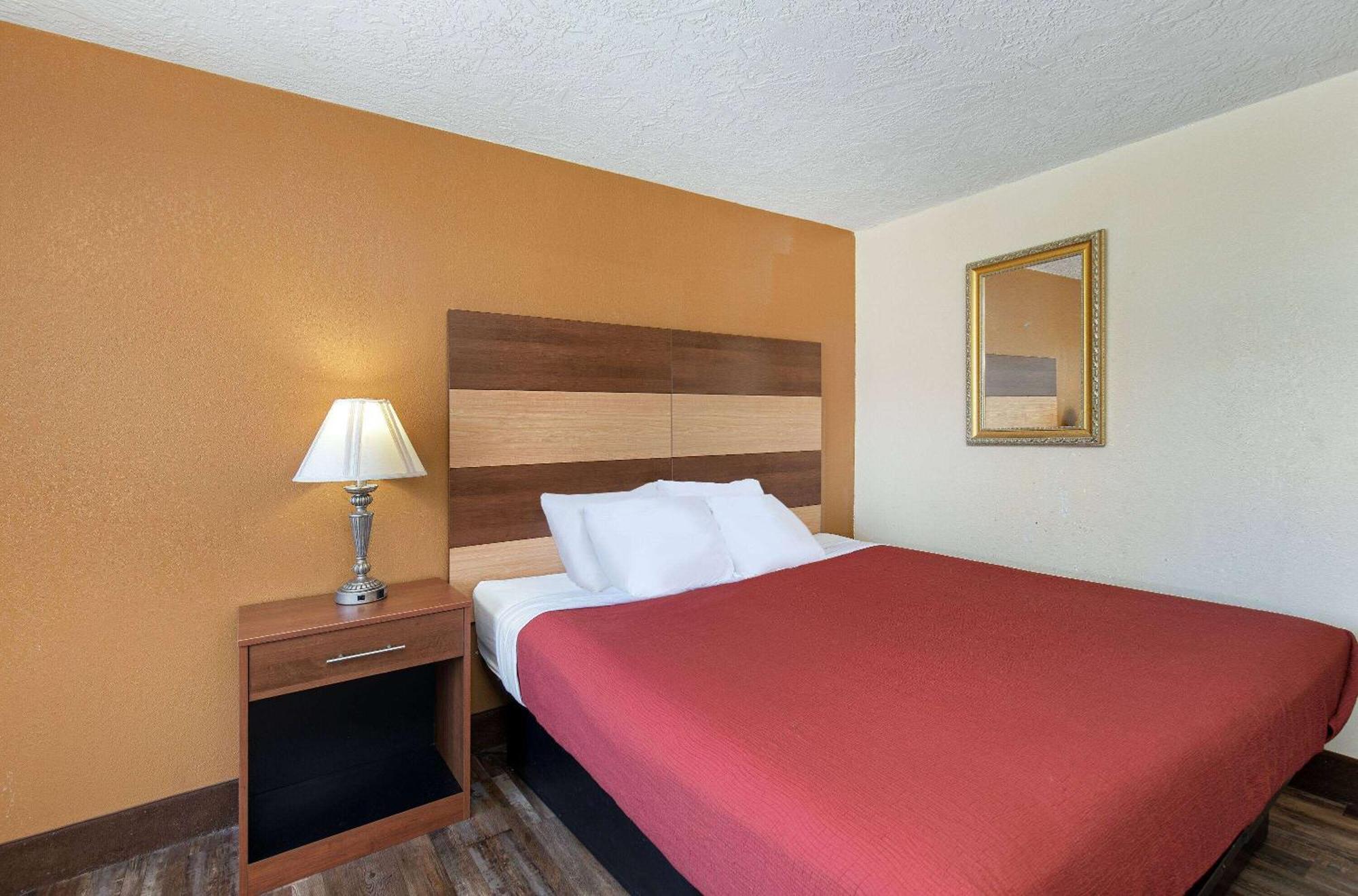 פיג'ן פורג' Americana Inn A Travelodge By Wyndham מראה חיצוני תמונה