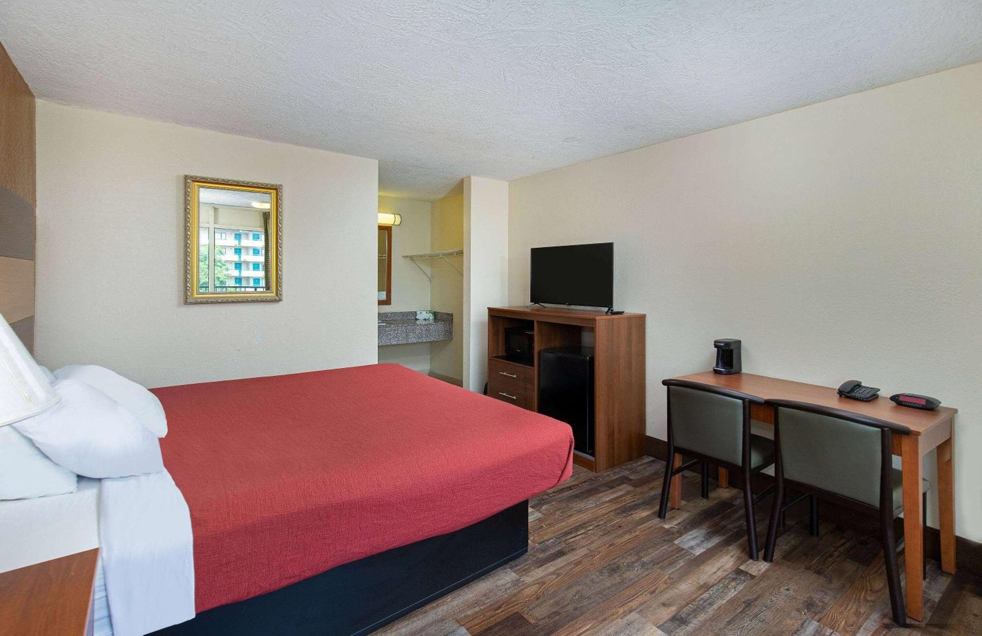 פיג'ן פורג' Americana Inn A Travelodge By Wyndham מראה חיצוני תמונה