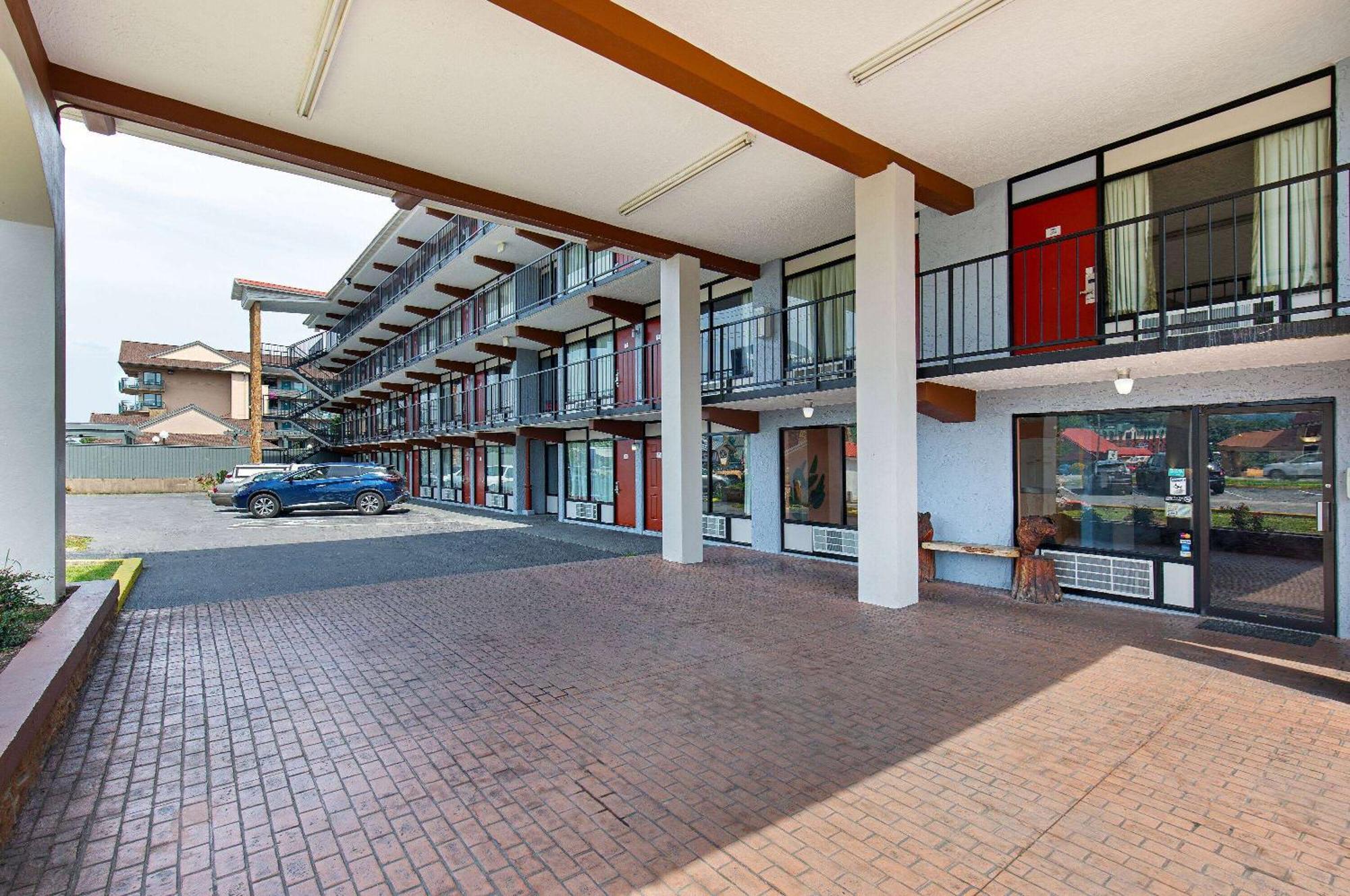פיג'ן פורג' Americana Inn A Travelodge By Wyndham מראה חיצוני תמונה